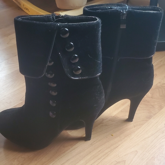 Heeled boots - Picture 2 of 3